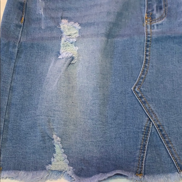 ❌DONATED❌Blue Denim Distressed Frayed Hem Jean Skirt With Black Belt - Picture 8 of 11